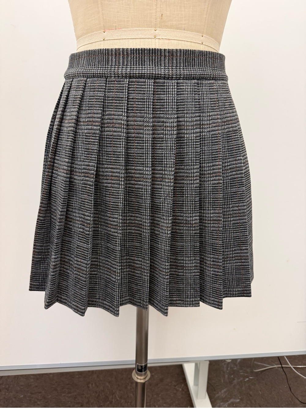 Gianni Bini Pleated Mini Skirt in Black and Gray size 4